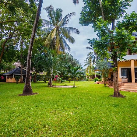 Diani Beach-Villa Kirsch Galu Exterior photo
